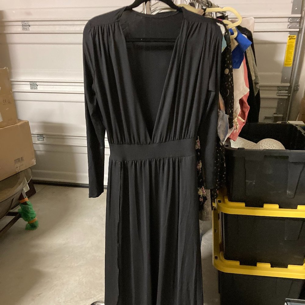 Classic Black Long-Sleeve Maxi Dress - Size Small